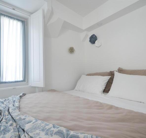 پانسیون A Botoeira Da Praça Guest House