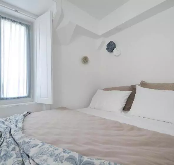 پانسیون A Botoeira Da Praça Guest House