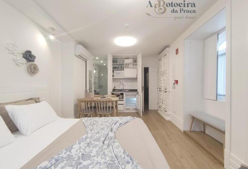 پانسیون A Botoeira Da Praça Guest House