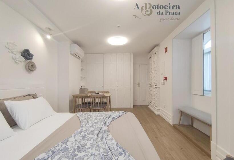 پانسیون A Botoeira Da Praça Guest House