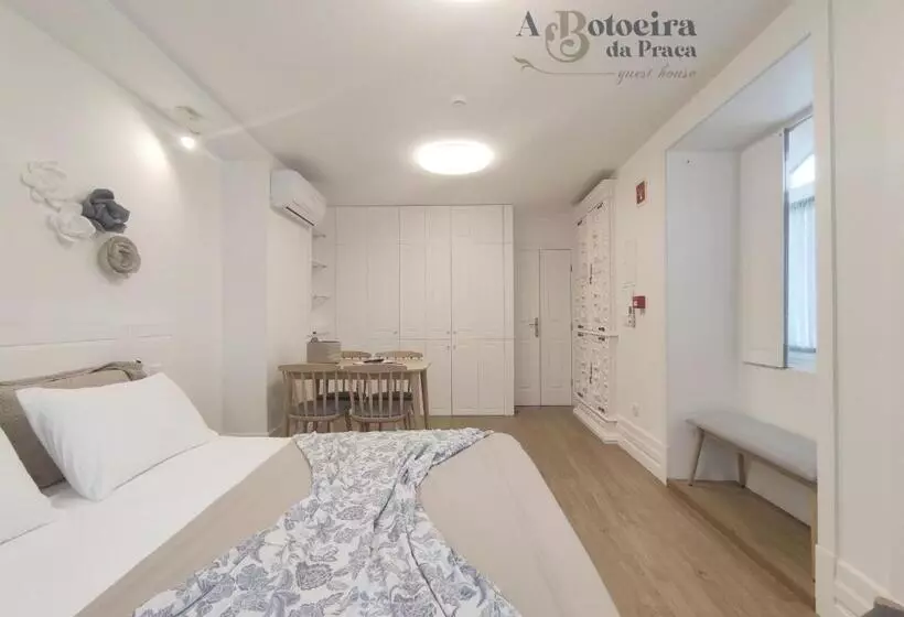 پانسیون A Botoeira Da Praça Guest House