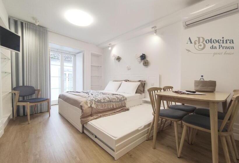 پانسیون A Botoeira Da Praça Guest House