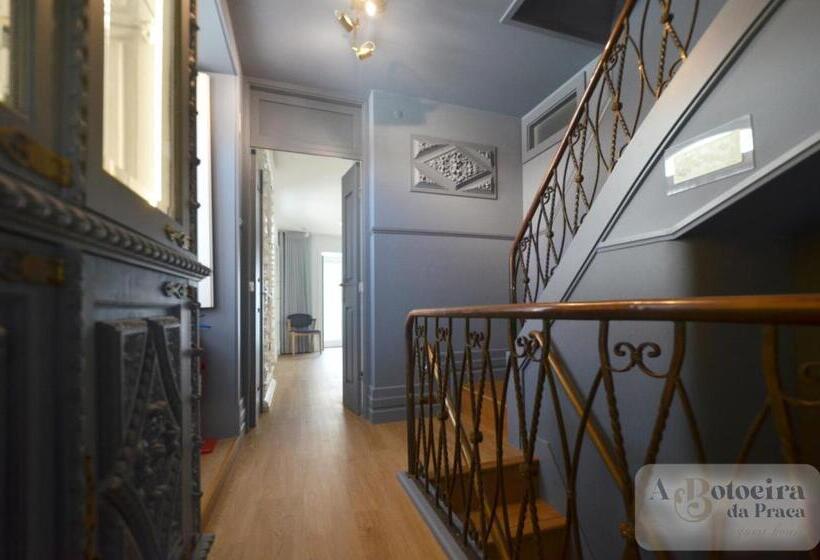 پانسیون A Botoeira Da Praça Guest House