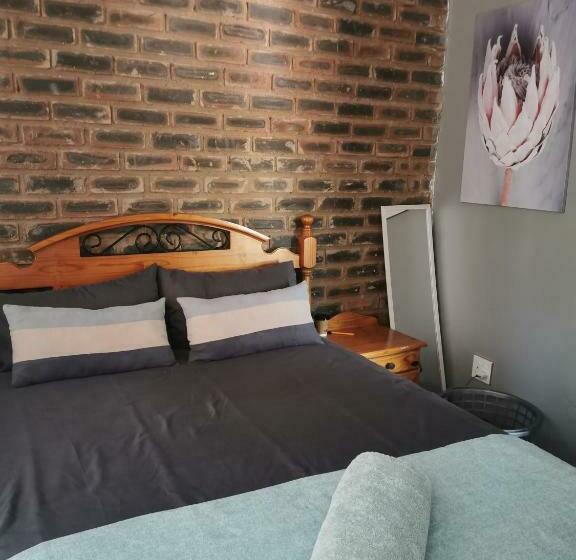 פנסיון Kameeldoring Guest House