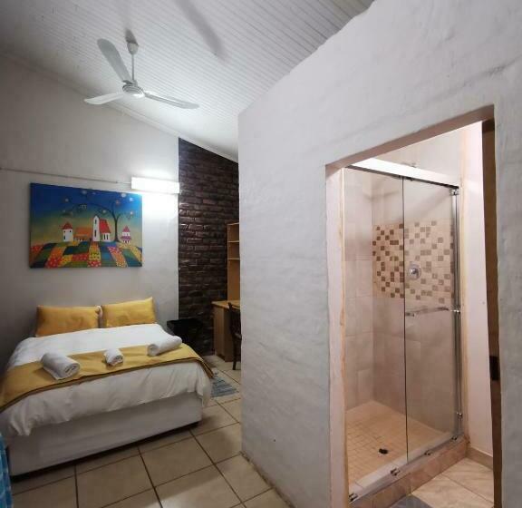 פנסיון Kameeldoring Guest House