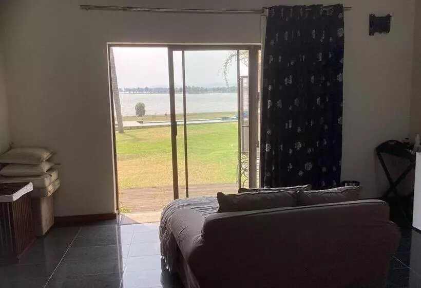 ペンション The Vaal Guesthouse