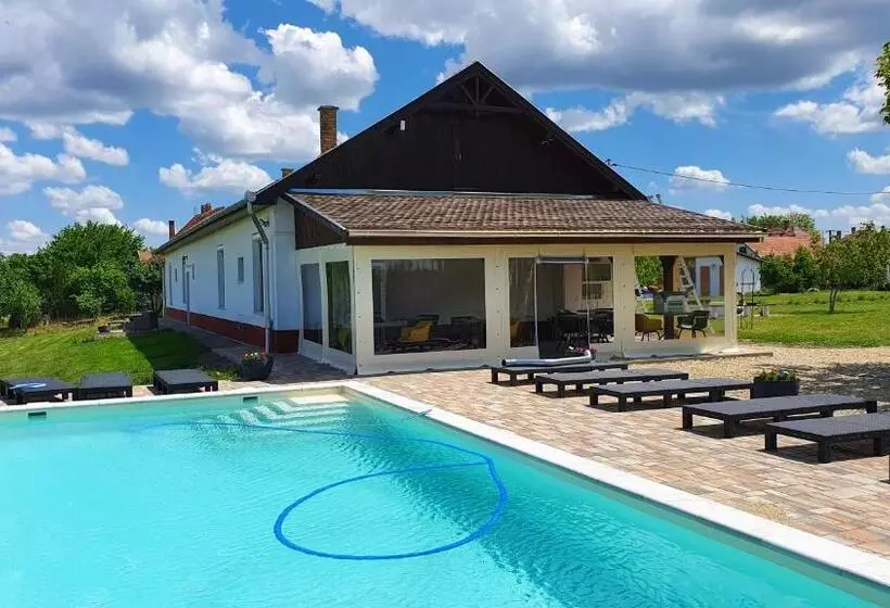 Aamiaismajoitus (B&B) Tisza White House