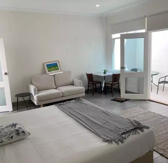Bendigo High St Apartments With King Bed Courtyard Kitchen Refurbished 2022