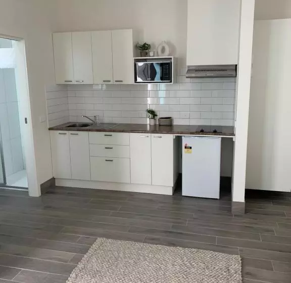 Bendigo High St Apartments With King Bed Courtyard Kitchen Refurbished 2022