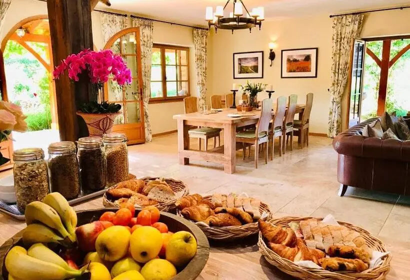 Les Cèdres Du Linard, Chambres D Hôtes B&b Near Lascaux, Montignac, Sarlat La Canéda, Dordogne