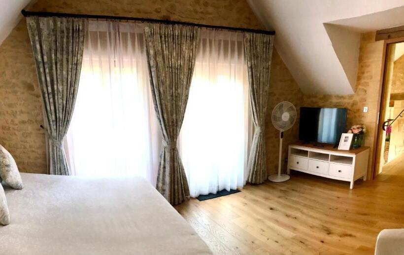 Les Cèdres Du Linard, Chambres D Hôtes B&b Near Lascaux, Montignac, Sarlat La Canéda, Dordogne