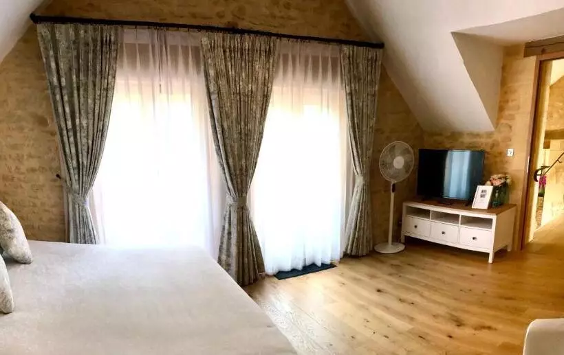 Les Cèdres Du Linard, Chambres D Hôtes B&b Near Lascaux, Montignac, Sarlat La Canéda, Dordogne