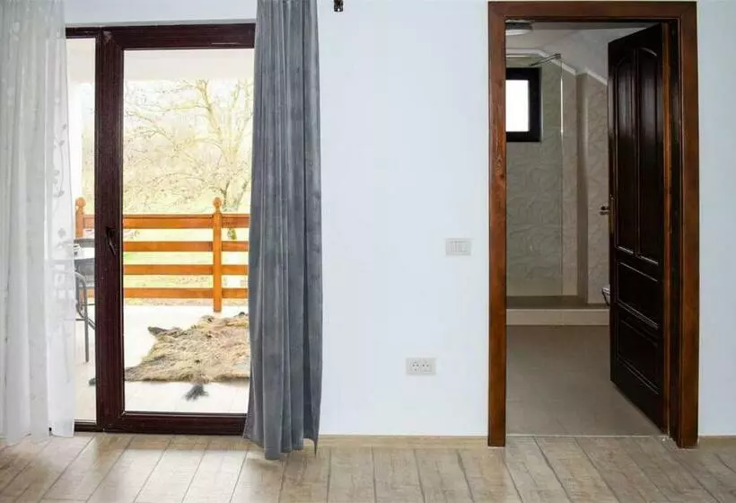 پانسیون Casa Traistau