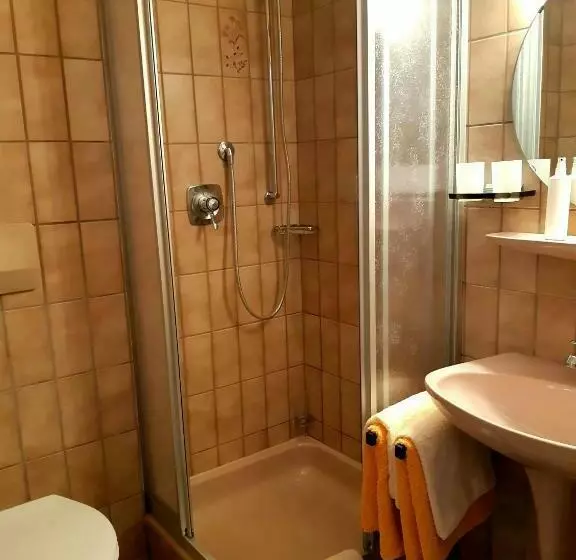 Retkeilymaja Landgasthof Heldenberg