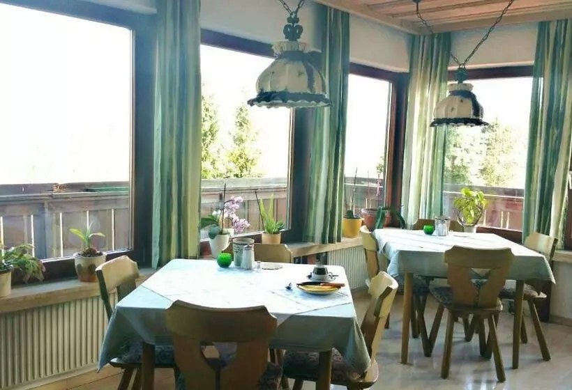 Retkeilymaja Landgasthof Heldenberg