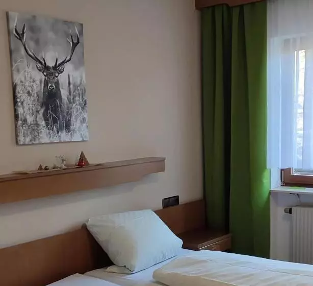 Retkeilymaja Landgasthof Heldenberg