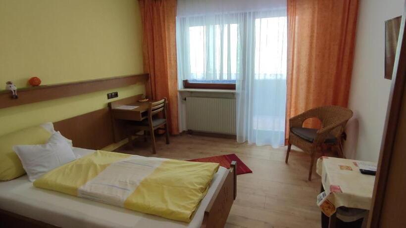 ユースホステル Landgasthof Heldenberg