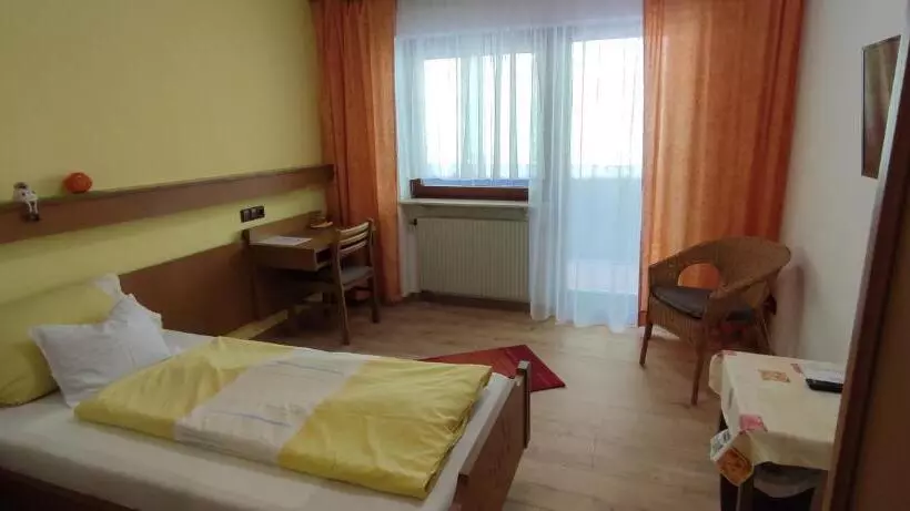 Retkeilymaja Landgasthof Heldenberg