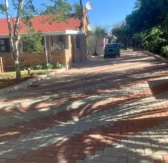 ベッドアンドブレックファースト Cycad Stay