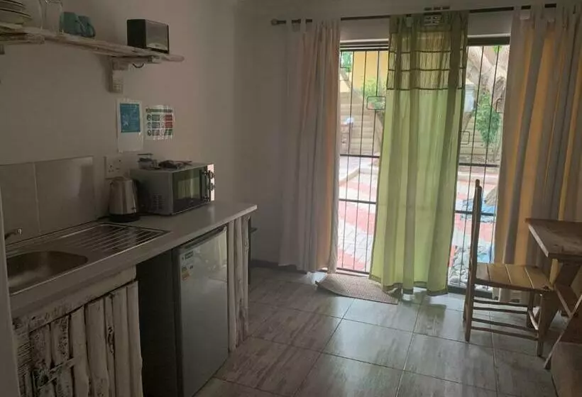 ベッドアンドブレックファースト Cycad Stay