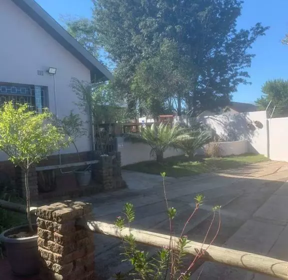 ベッドアンドブレックファースト Cycad Stay