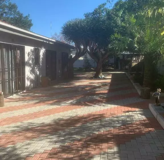 ベッドアンドブレックファースト Cycad Stay