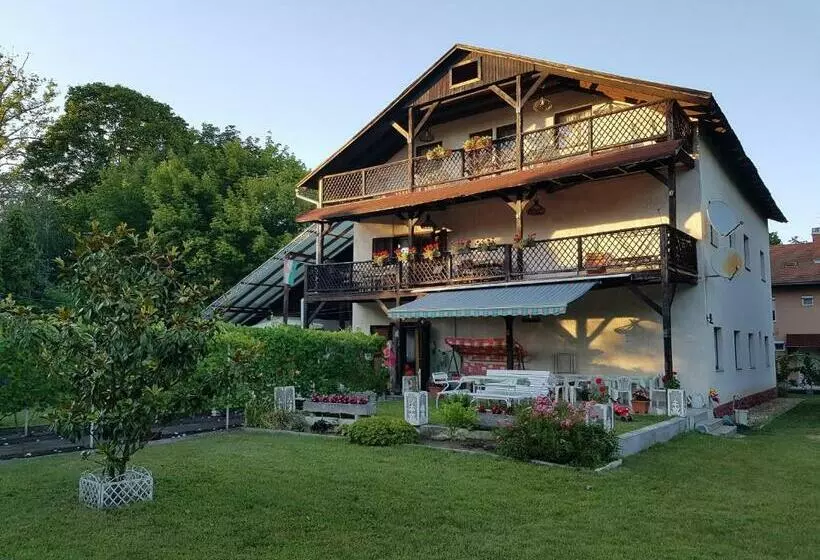 Aamiaismajoitus (B&B) Villa Negra Retro Panzió