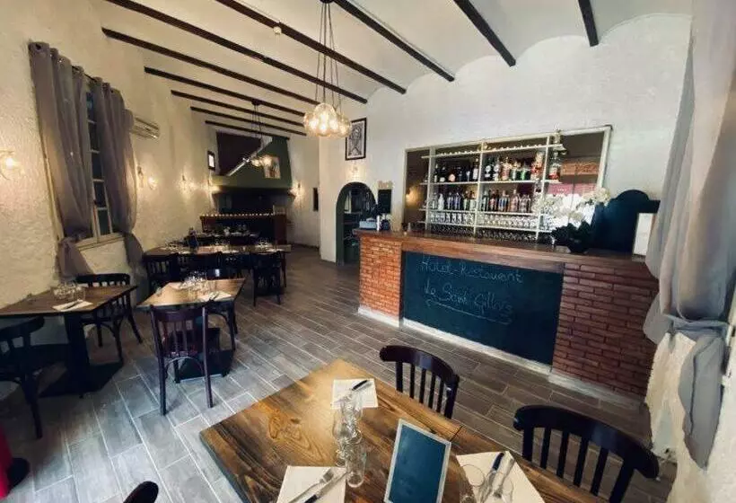 Hotelli Hôtel Restaurant Le Saint Gillois