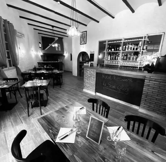 Hotelli Hôtel Restaurant Le Saint Gillois