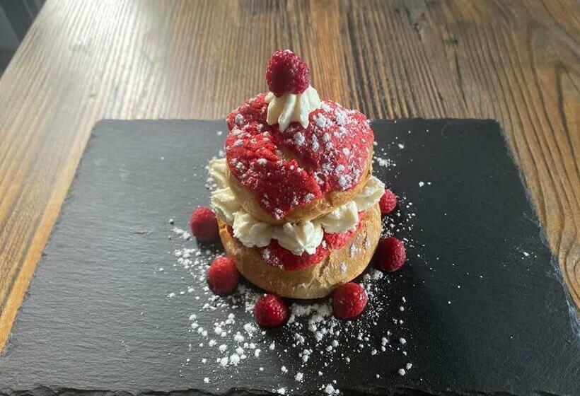 Отель Hôtel Restaurant Le Saint Gillois