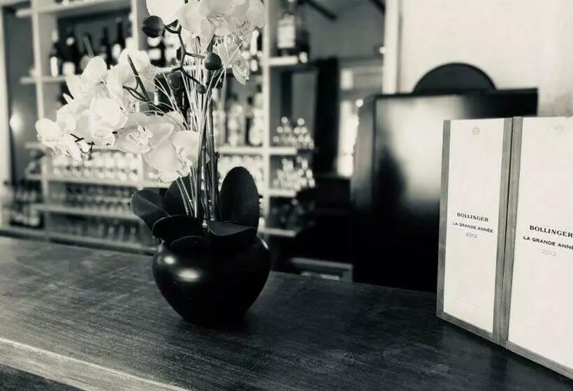 Hotelli Hôtel Restaurant Le Saint Gillois