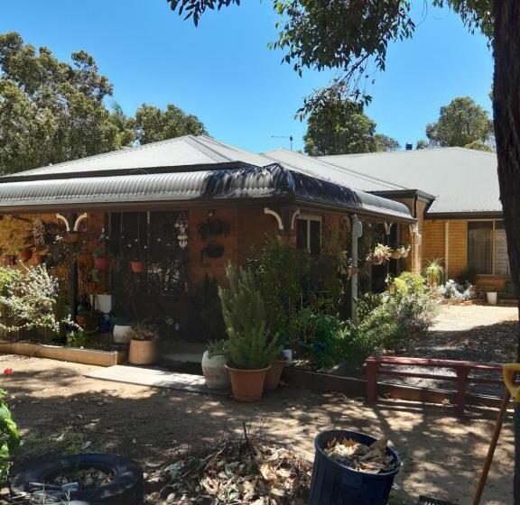 Mundaring Bed And Breakfast