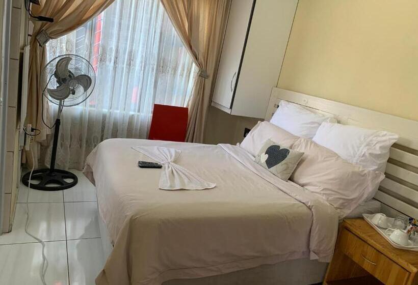 Bed and Breakfast Ekaya Palace Guest House