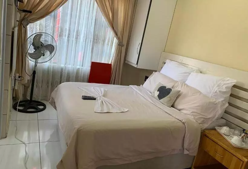 ベッドアンドブレックファースト Ekaya Palace Guest House