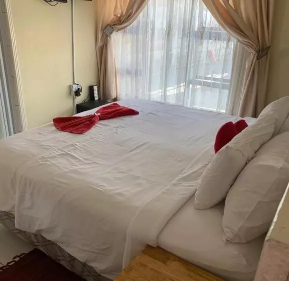 ベッドアンドブレックファースト Ekaya Palace Guest House