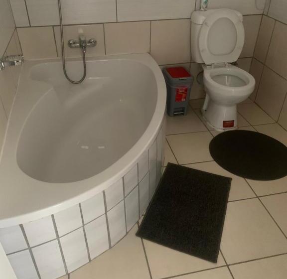 Bed and Breakfast Ekaya Palace Guest House