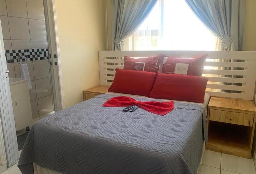 Bed and Breakfast Ekaya Palace Guest House