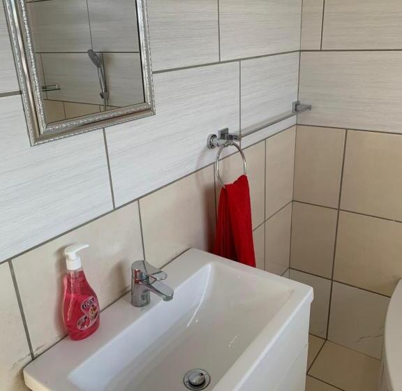 Bed and Breakfast Ekaya Palace Guest House