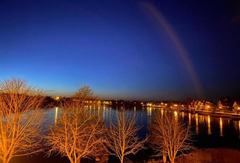 تختخواب و صبحانه Salos