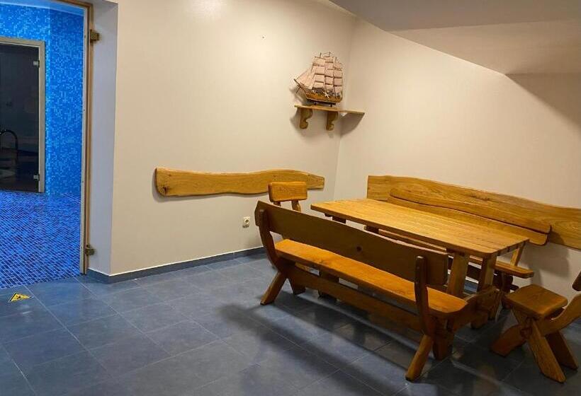 تختخواب و صبحانه Salos