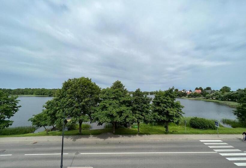 تختخواب و صبحانه Salos