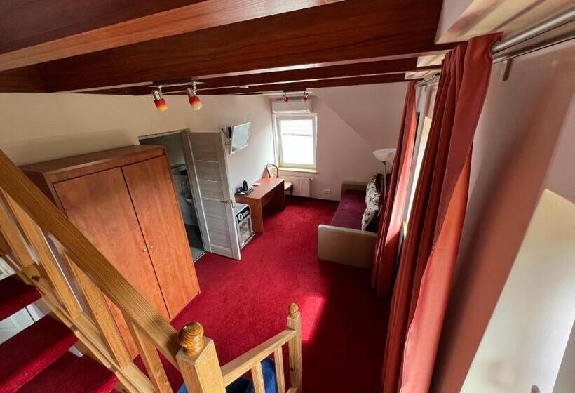 تختخواب و صبحانه Salos