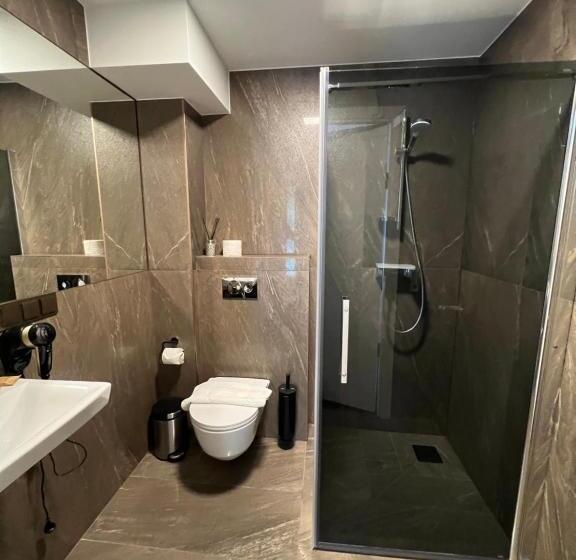 تختخواب و صبحانه Salos