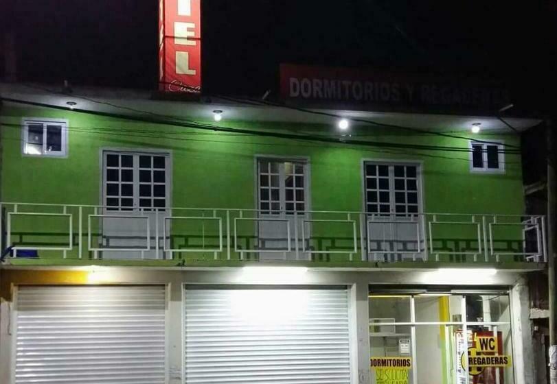 ホテル La Central