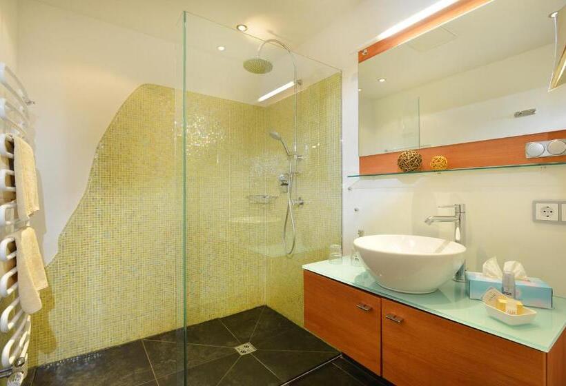 Пансион Café Restaurant Bettina