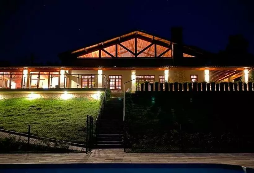 ペンション Pousada Gardenian