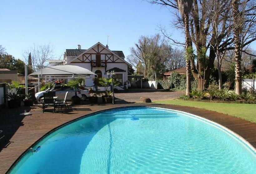 بنسيون The Oak Potch Guesthouse