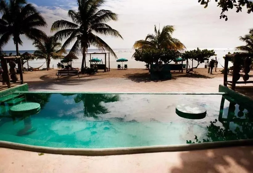 Hotelli Nacional Beach Club & Bungalows