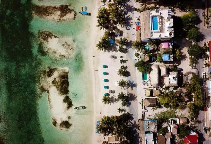 Hotelli Nacional Beach Club & Bungalows