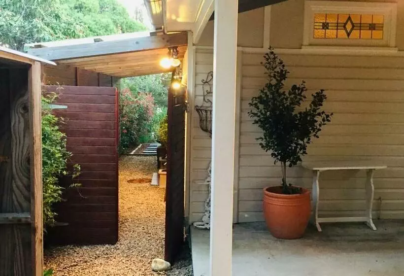 Majatalo Burradoo Studio